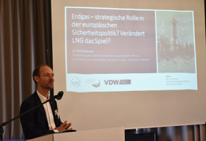Bernd Biervert spricht auf der Erdgas Tagung der VDW IASS und ASPO 2017