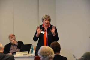 Angelika Ploeger hält einen Vortrag im Workshop zum Thema Eine Erde für alle beim VDW Symposium 50 Jahre Grenzen des Wachstums 2023