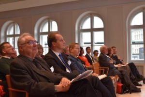 Im Vordergrund Ernst Poeppel und Joerg Habich im Publikum des VDW Symposiums 50 Jahre Grenzen des Wachstums 2023