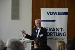 Ernst Ulrich von Weizsaecker beim Aktionstag zur Aufklaerung an der TU Berlin